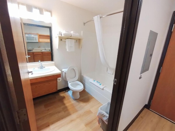 WoodSpring Suites Asheville - Biltmore West image 7